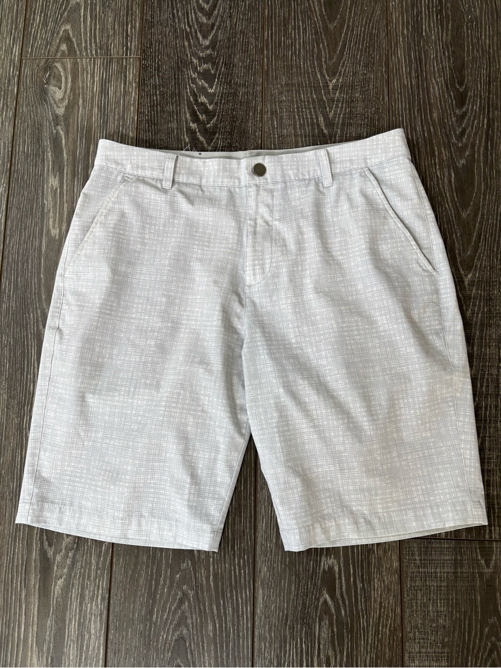 LIKE NEW PUMA Golf Men's Light Gray Shorts SIZE 34